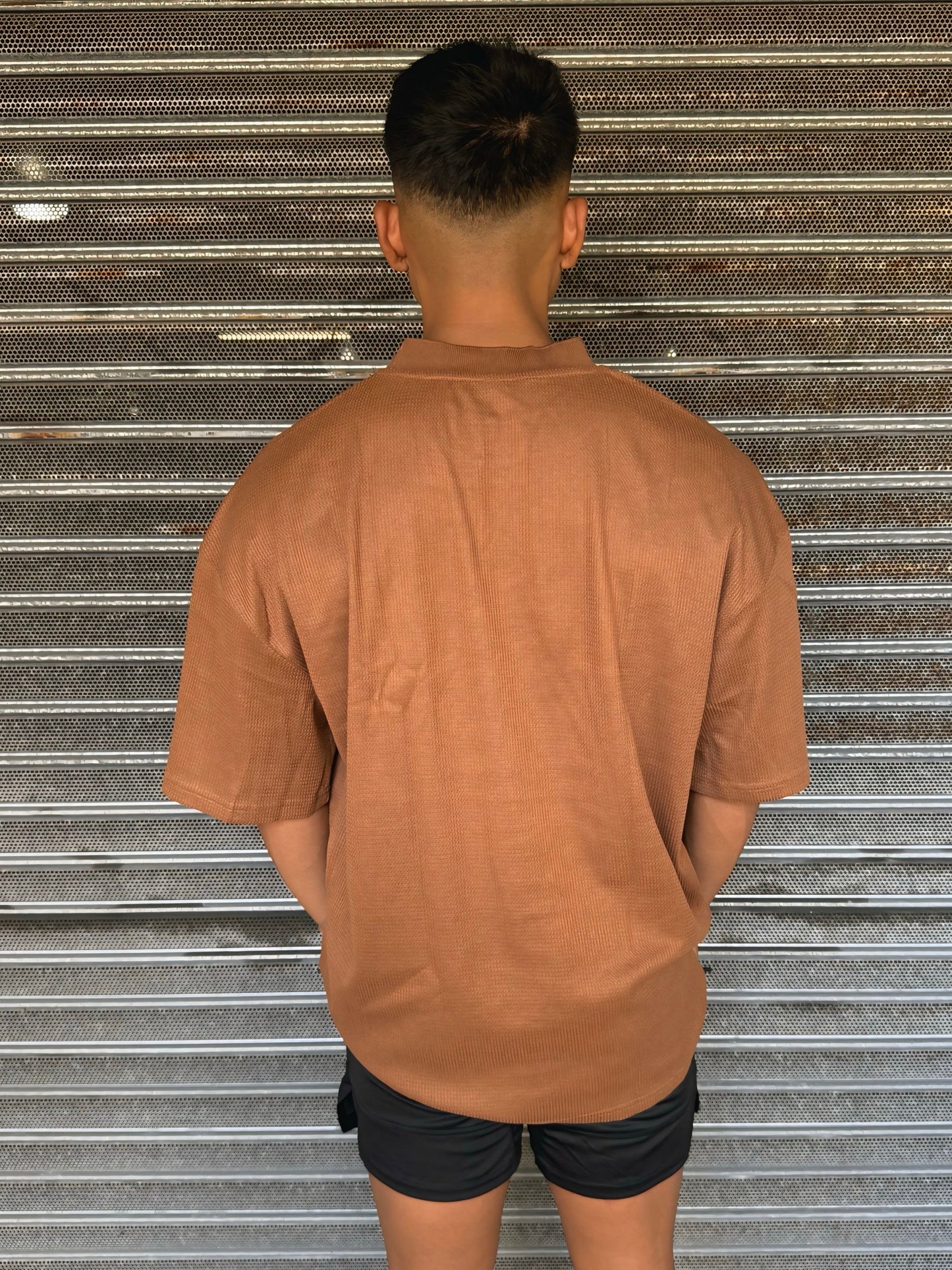 CR WOVEN TEE in COFFEE