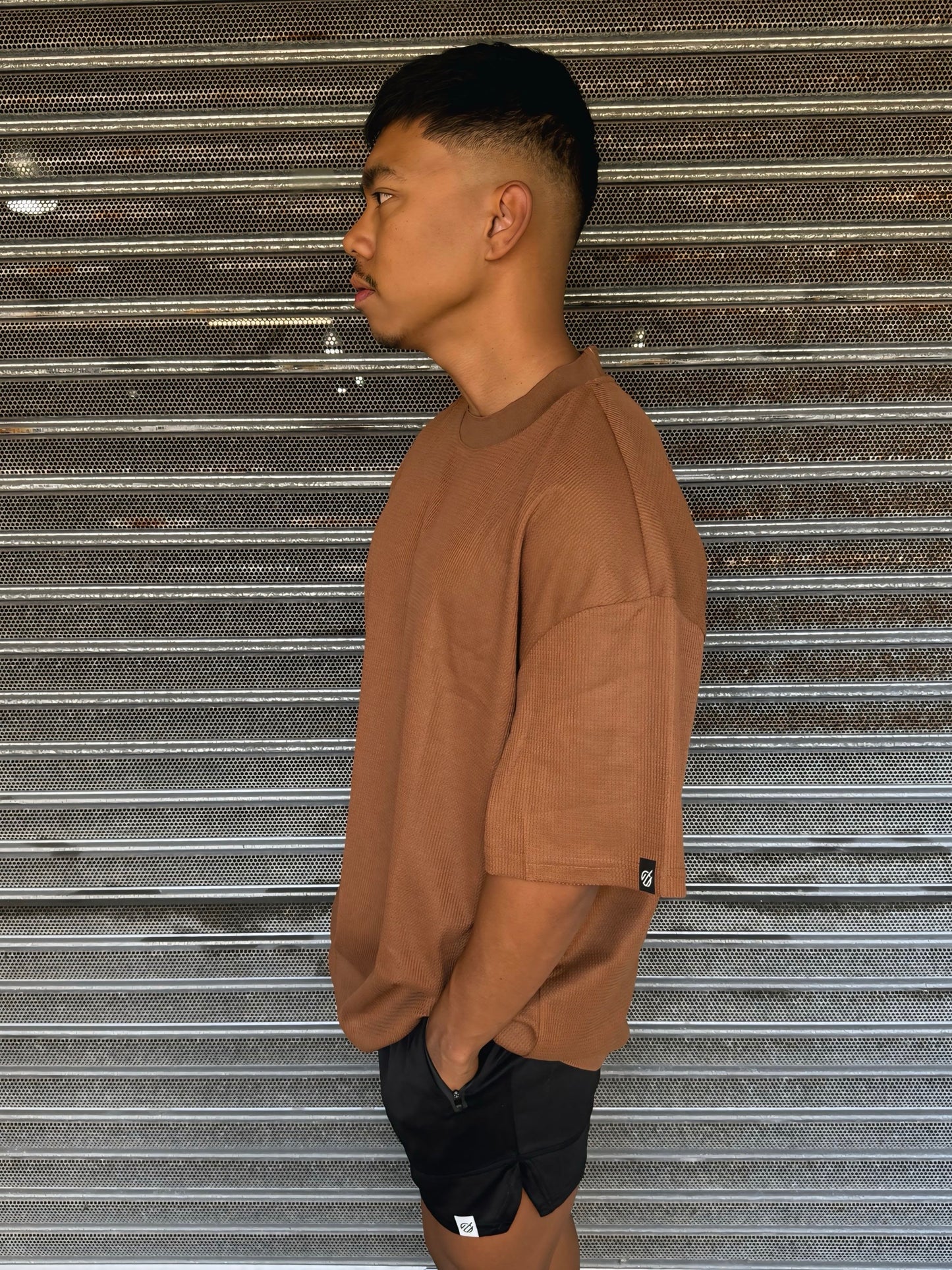 CR WOVEN TEE in COFFEE