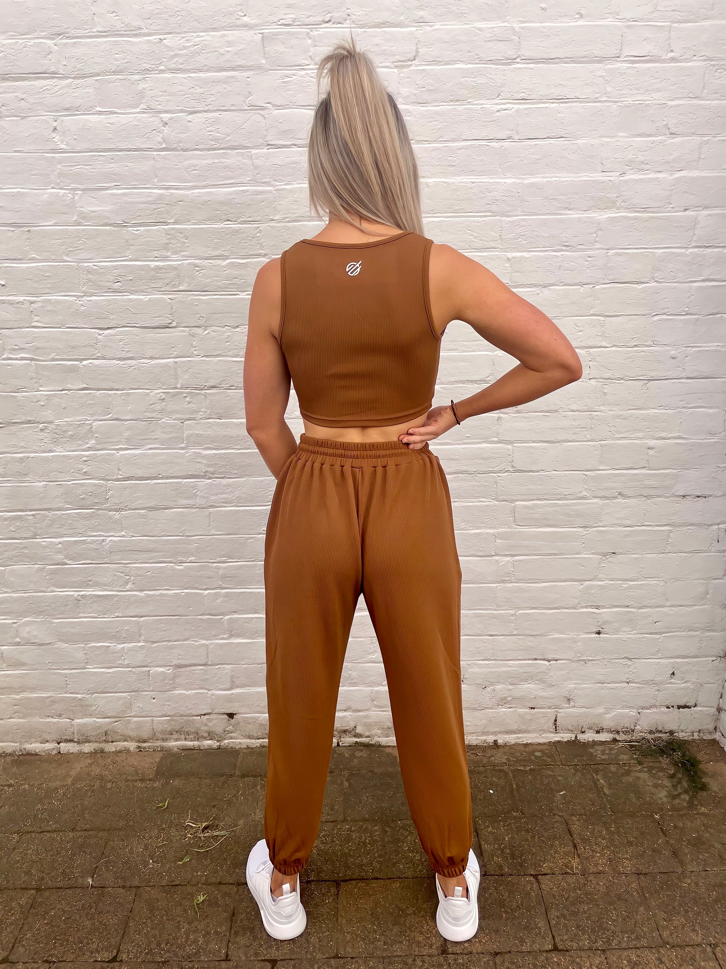 TRACK CROP in COFFEE