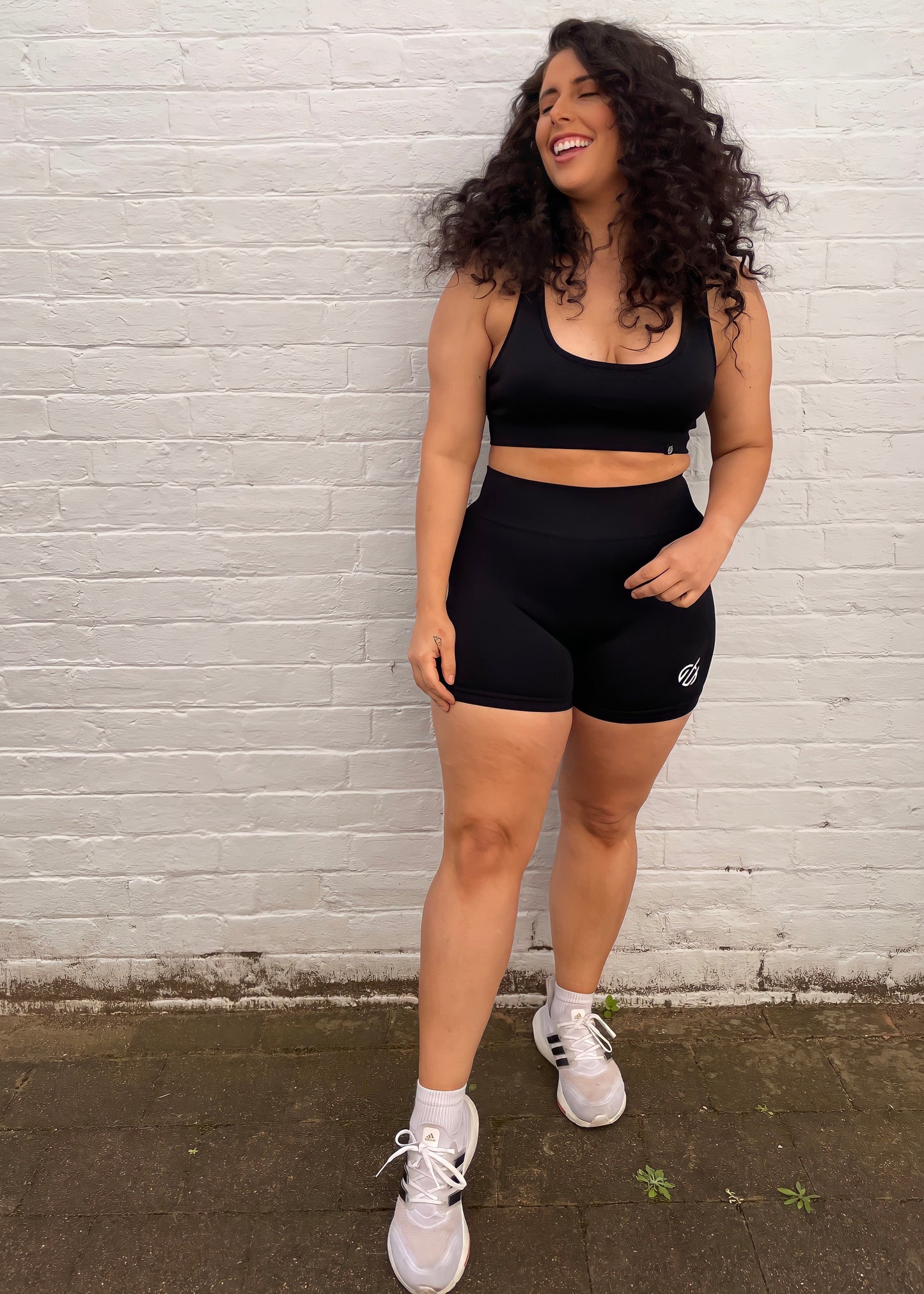 FORCE SPORTS BRA in BLACK