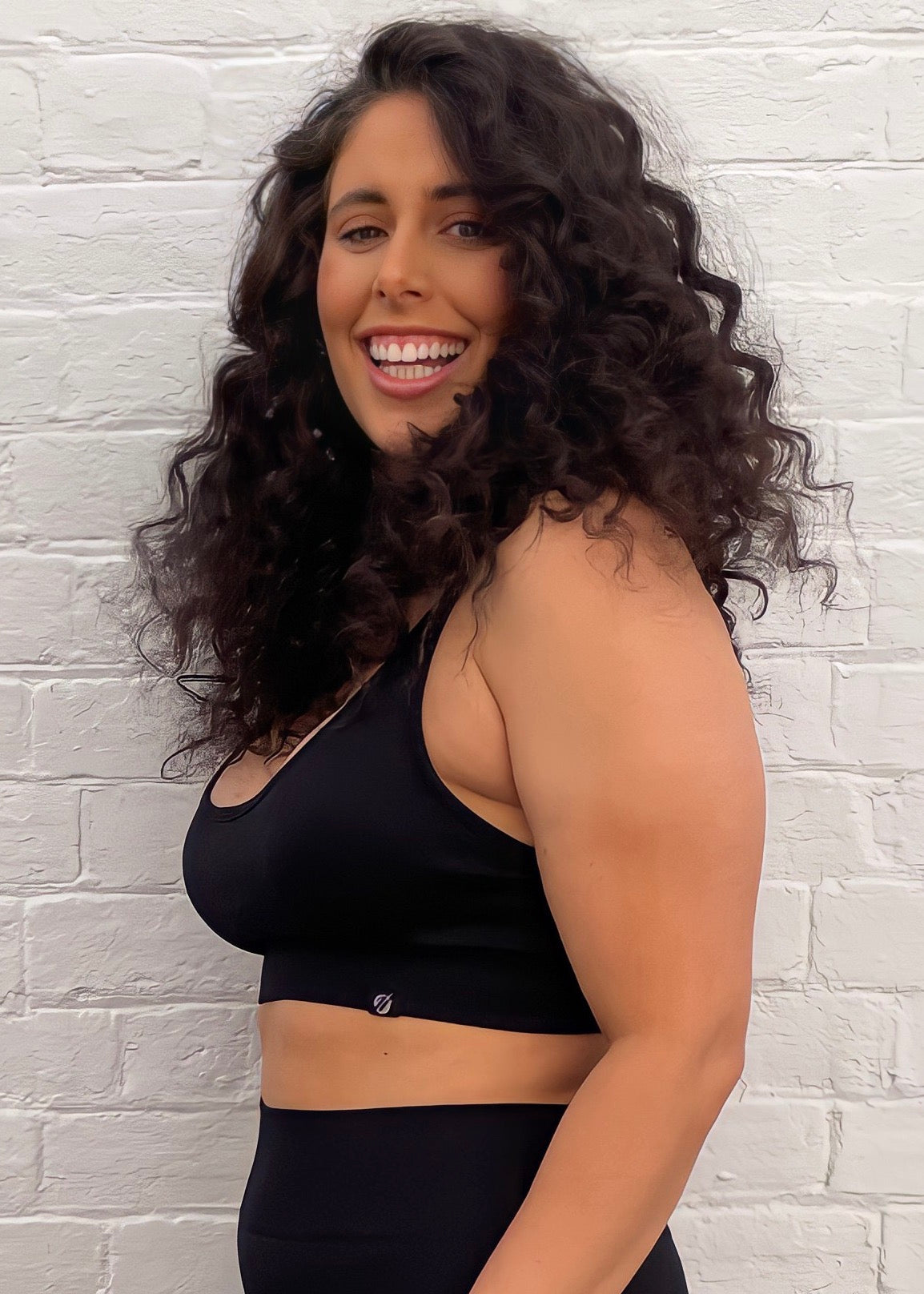 FORCE SPORTS BRA in BLACK