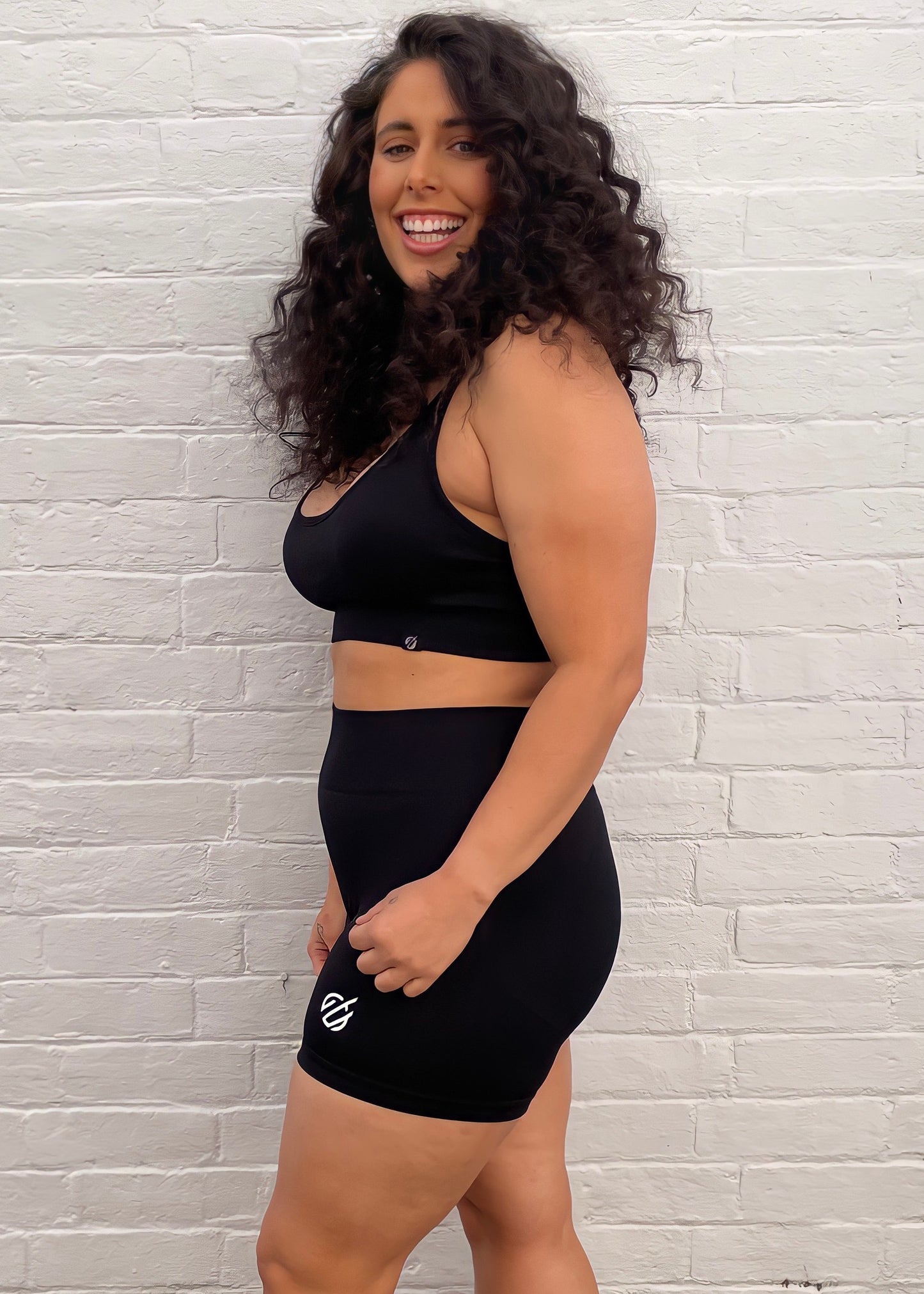 FORCE SPORTS BRA in BLACK