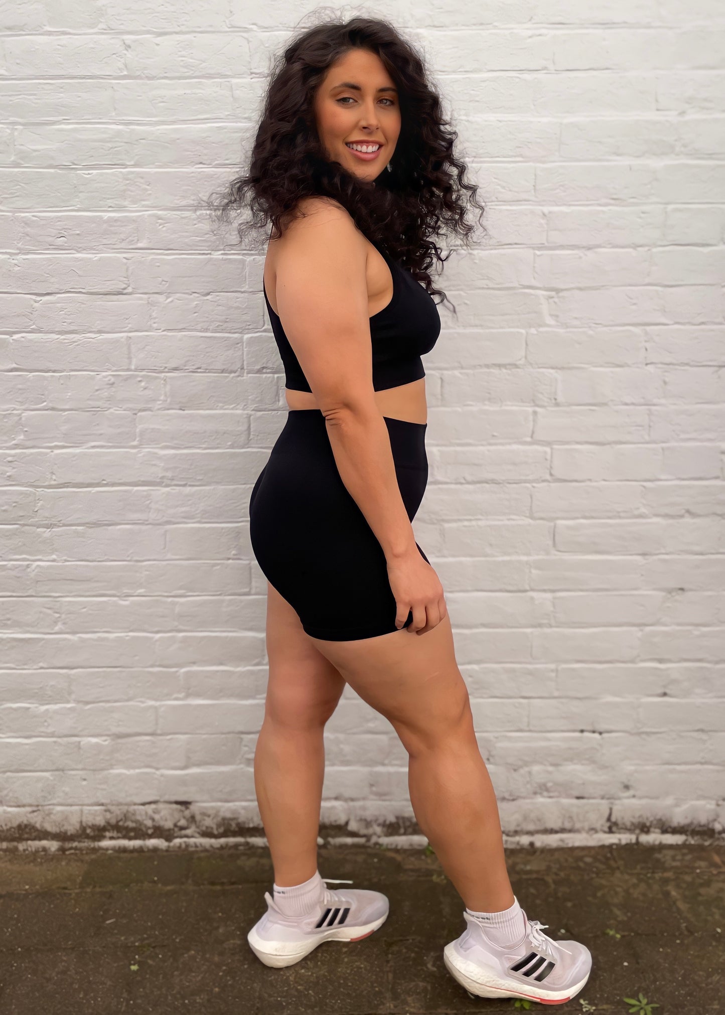 FORCE SPORTS BRA in BLACK