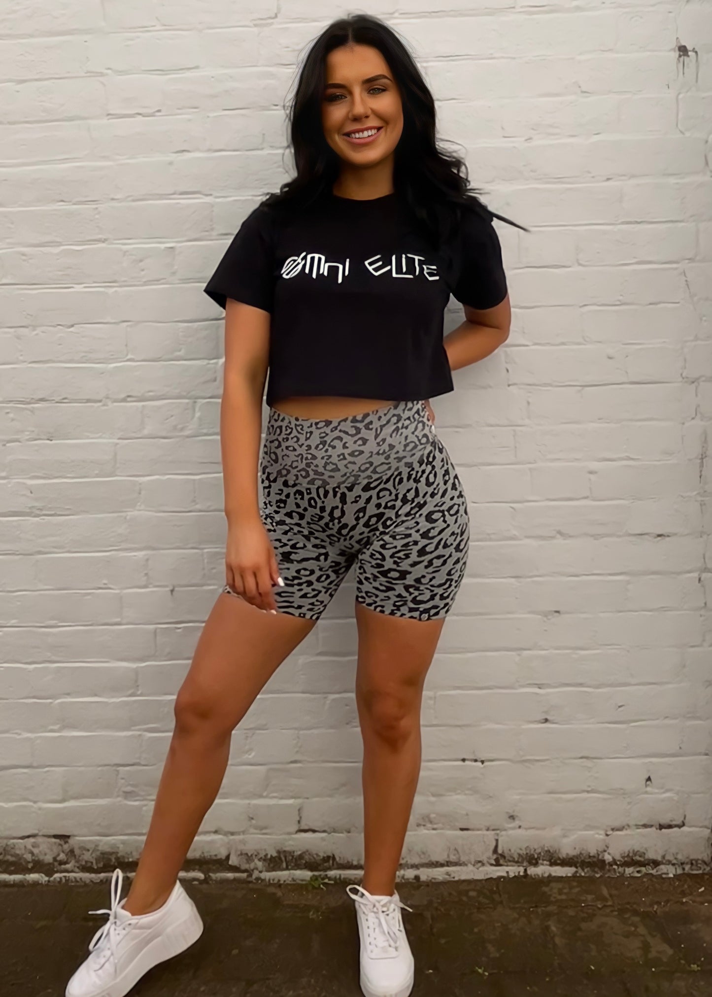 OMNI ORIGINAL CROPPED TEE in BLACK