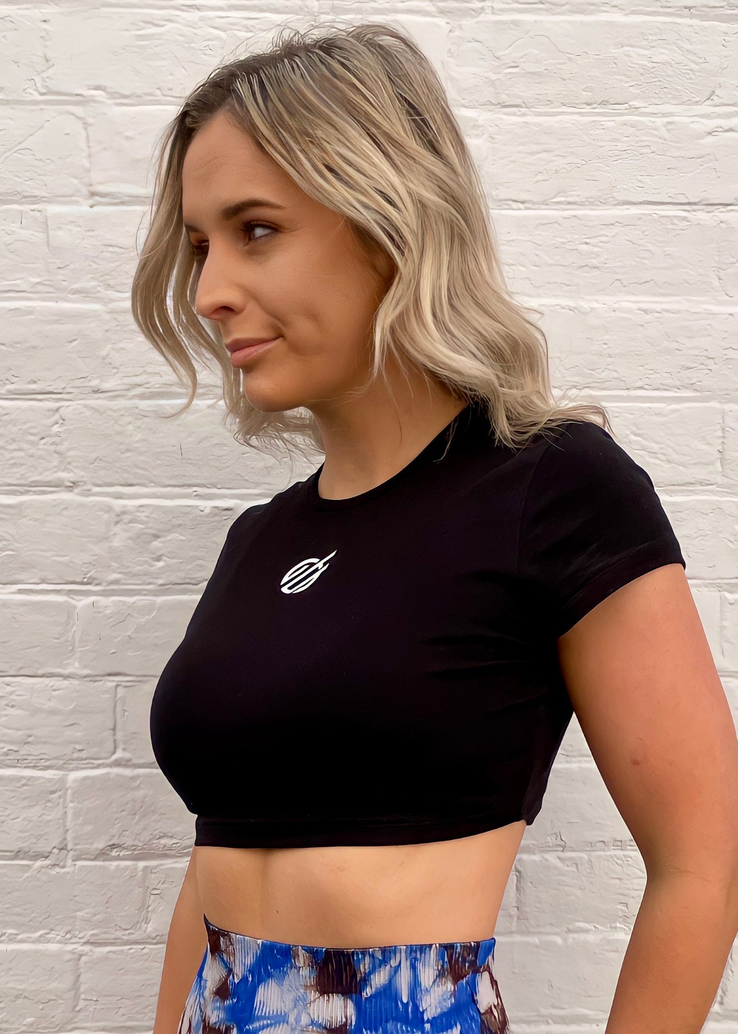 CONTOUR TEE in BLACK