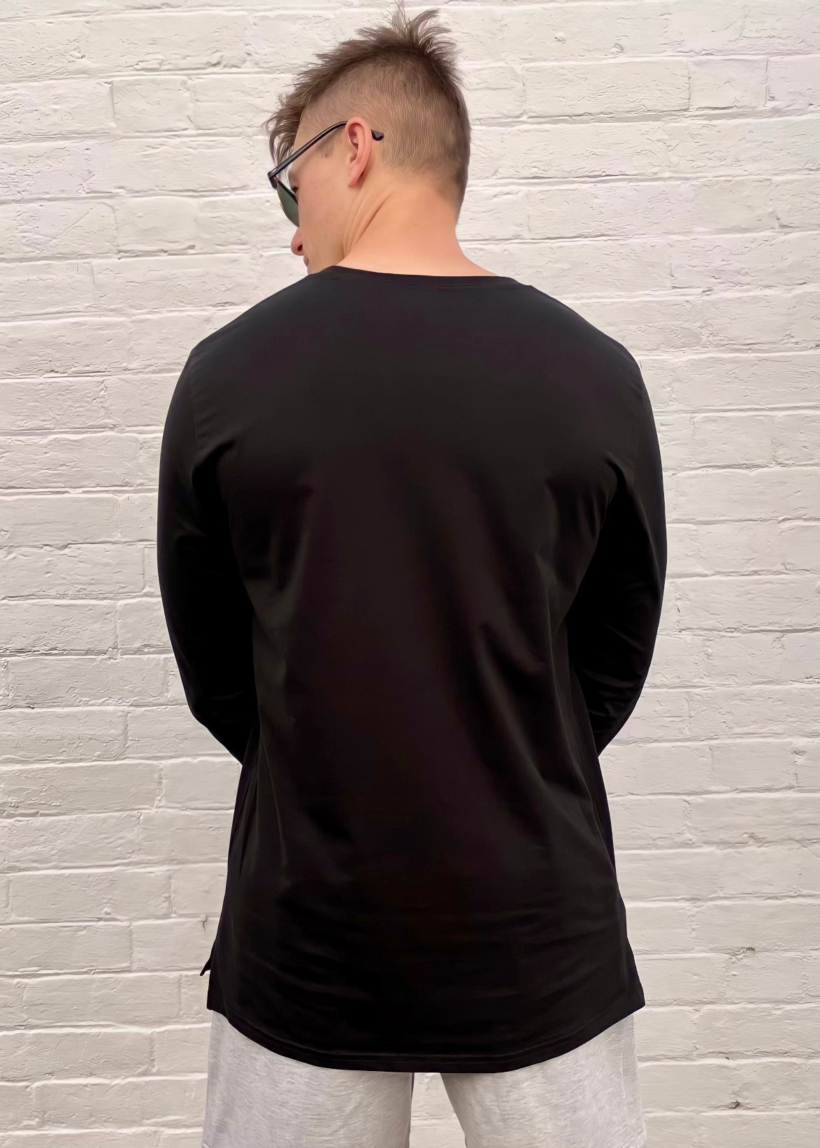 ESTABLISHED LONG SLEEVE TEE in BLACK
