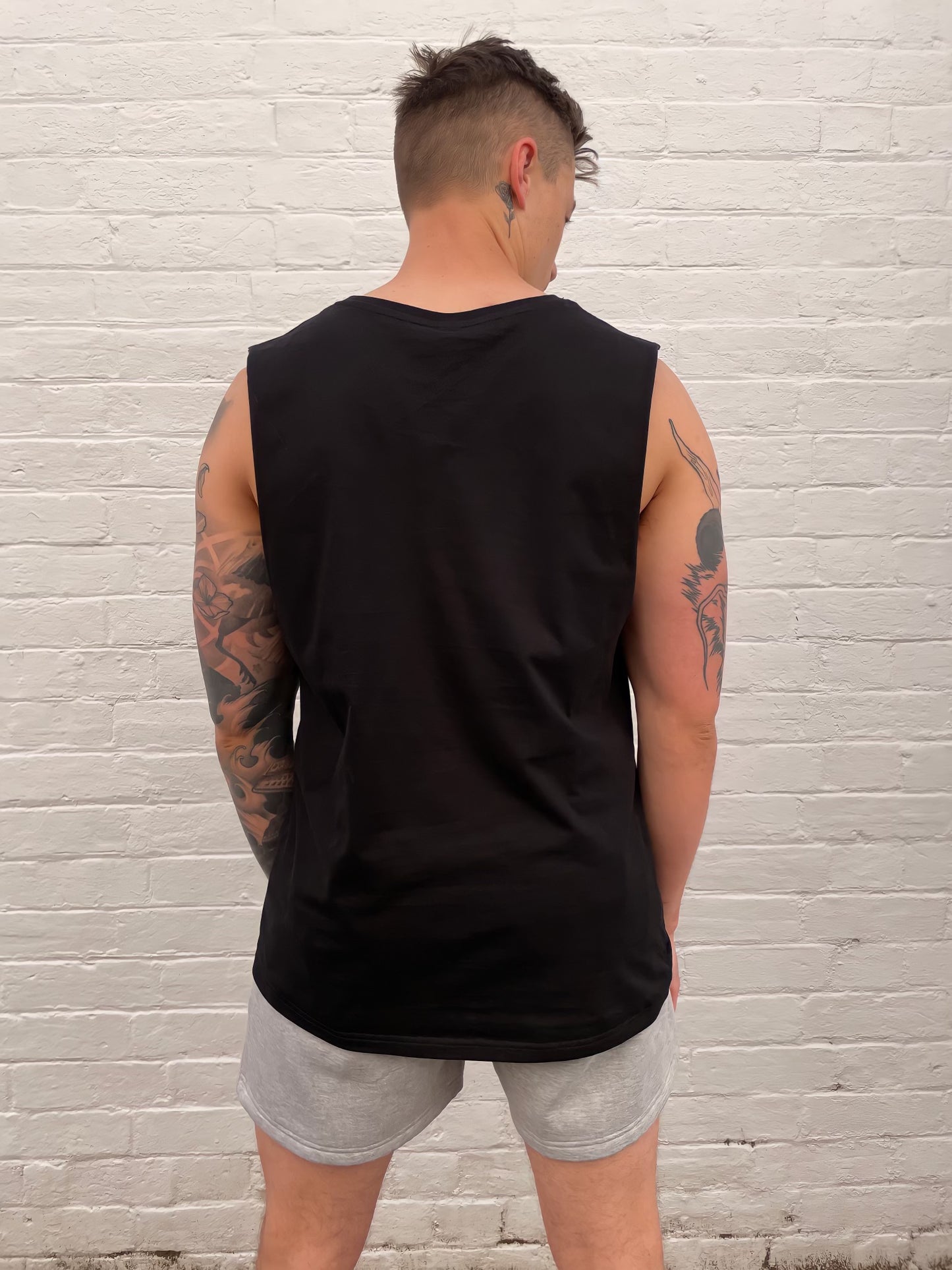 ESTABLISHED MUSCLE TANK in BLACK