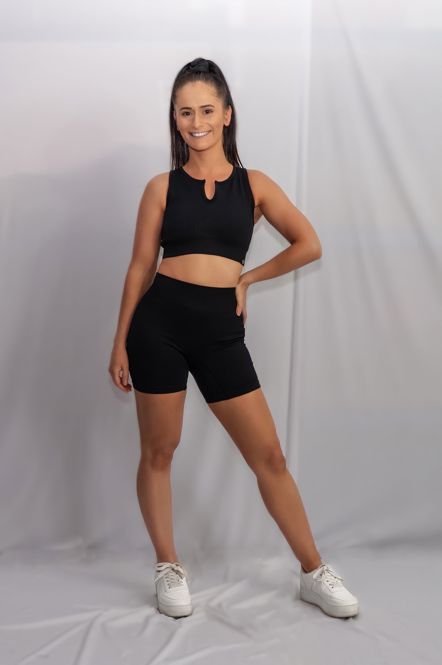 RIBBED COLLECT U SHAPE CROP in Black