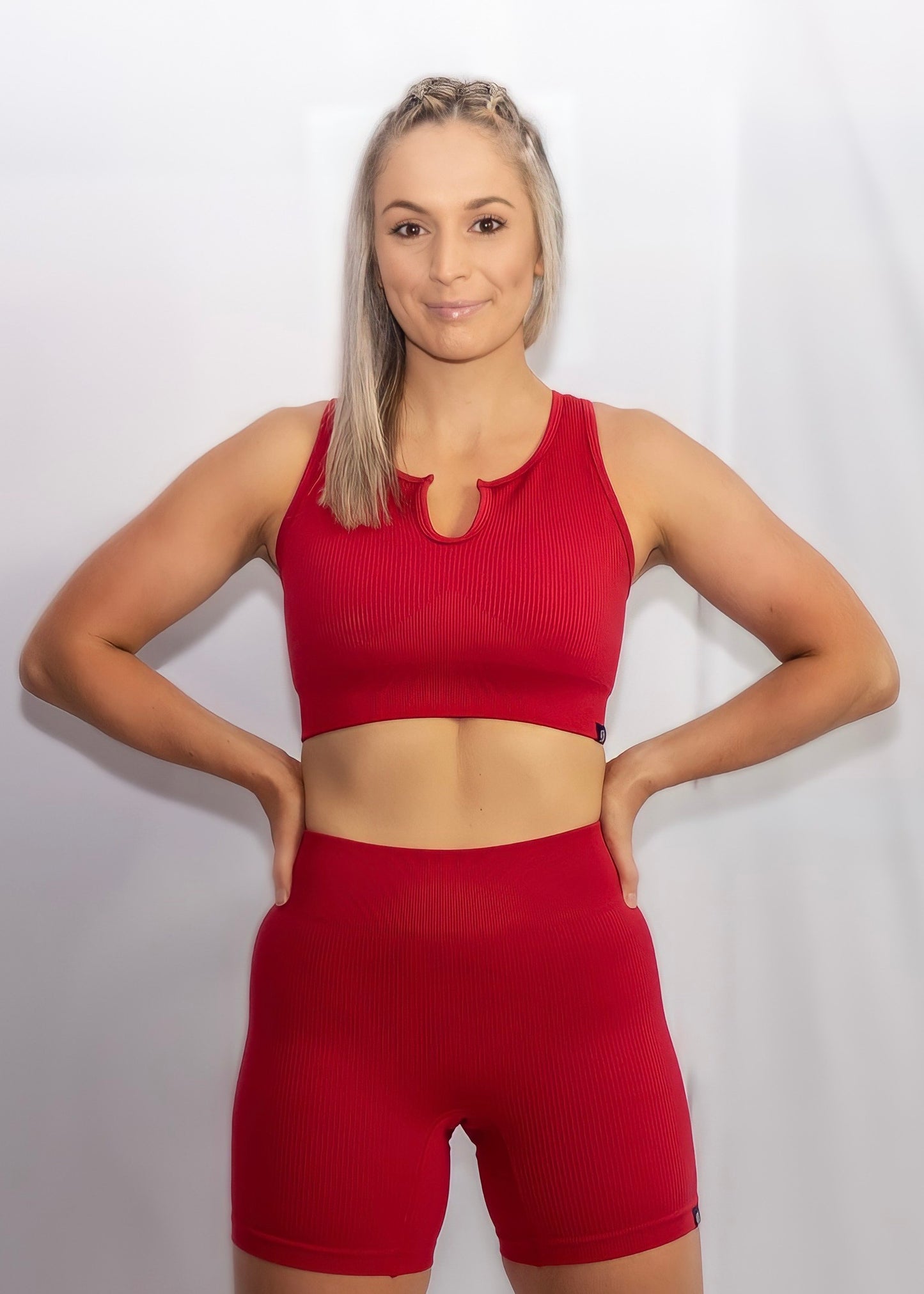 RIBBED COLLECT U SHAPE CROP in Red