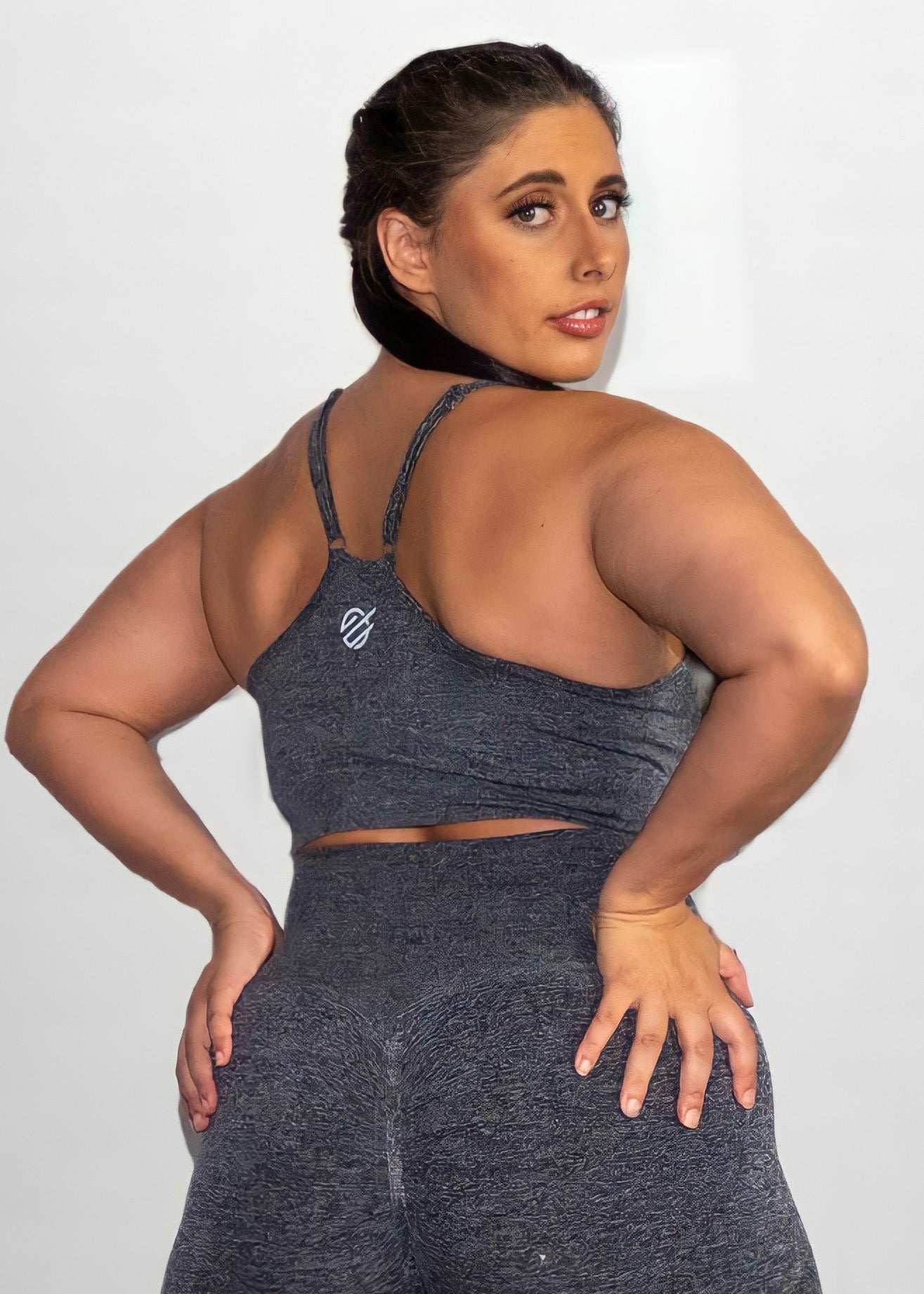 SEAMLESS KNIT SPORTS BRA in Grey