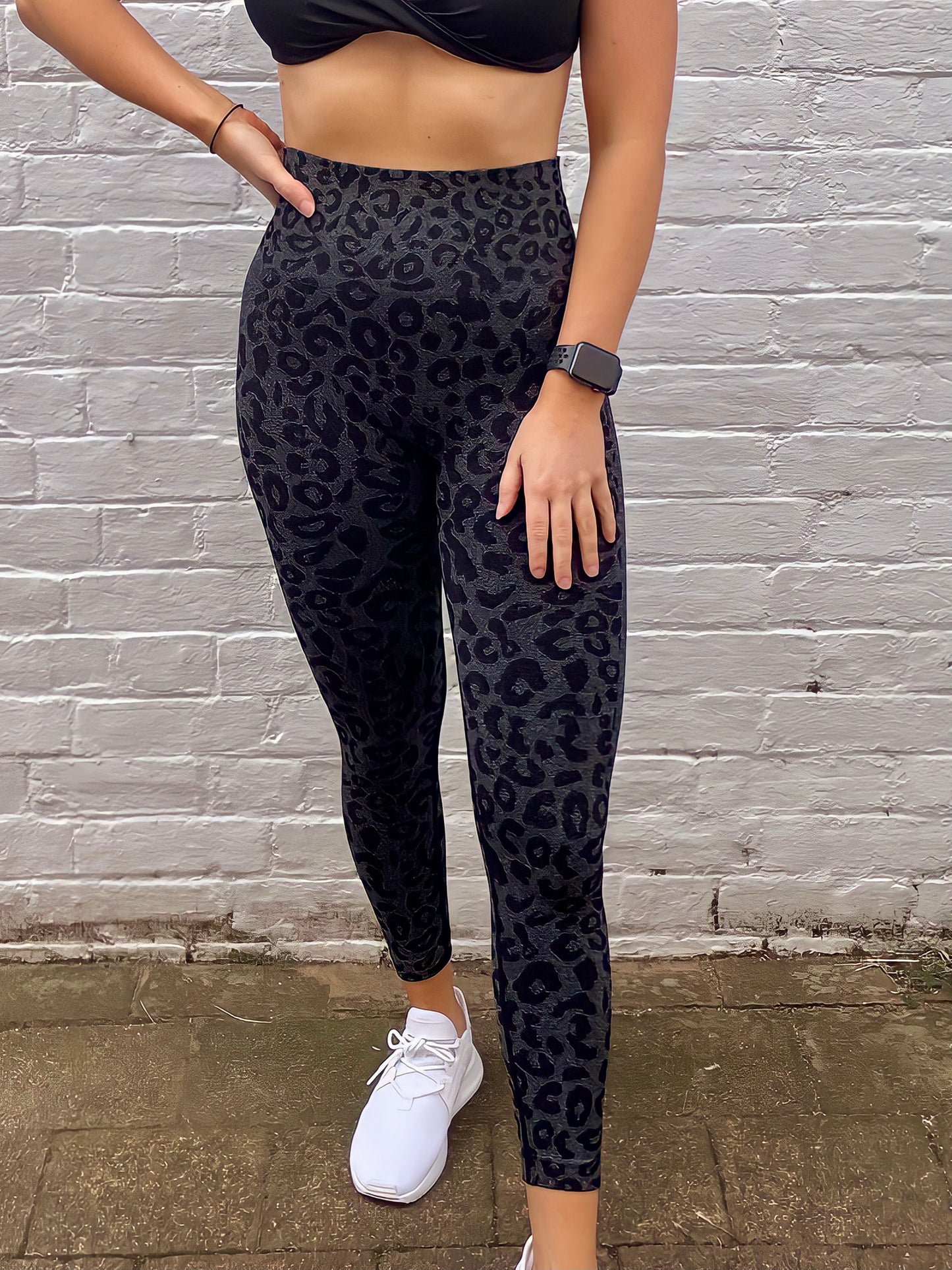 FORM LEGGINGS in BLACK