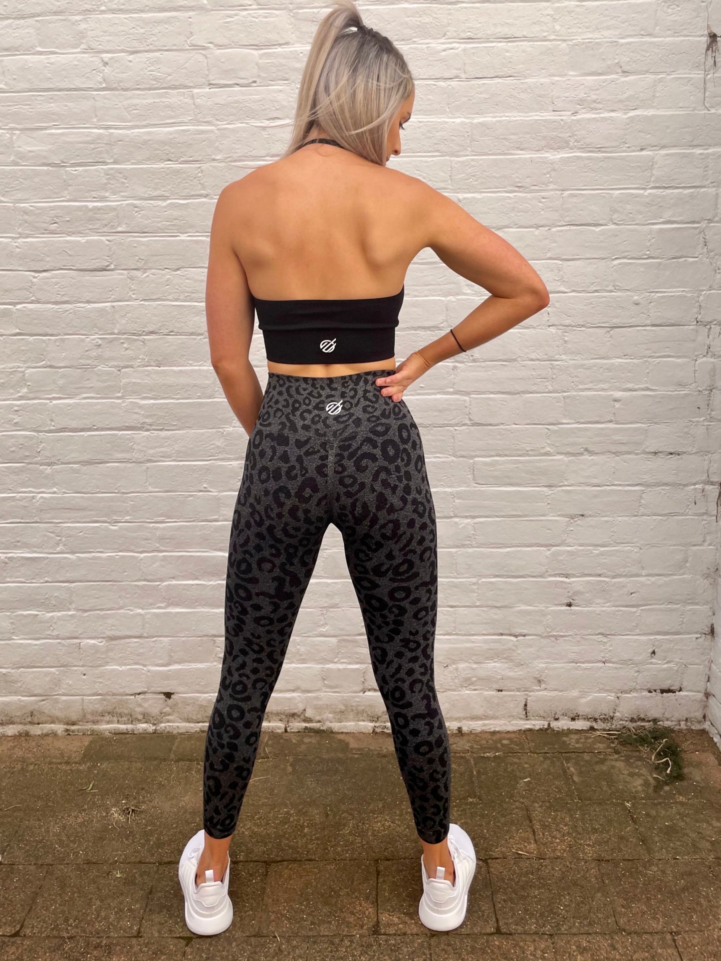 FORM LEGGINGS in BLACK