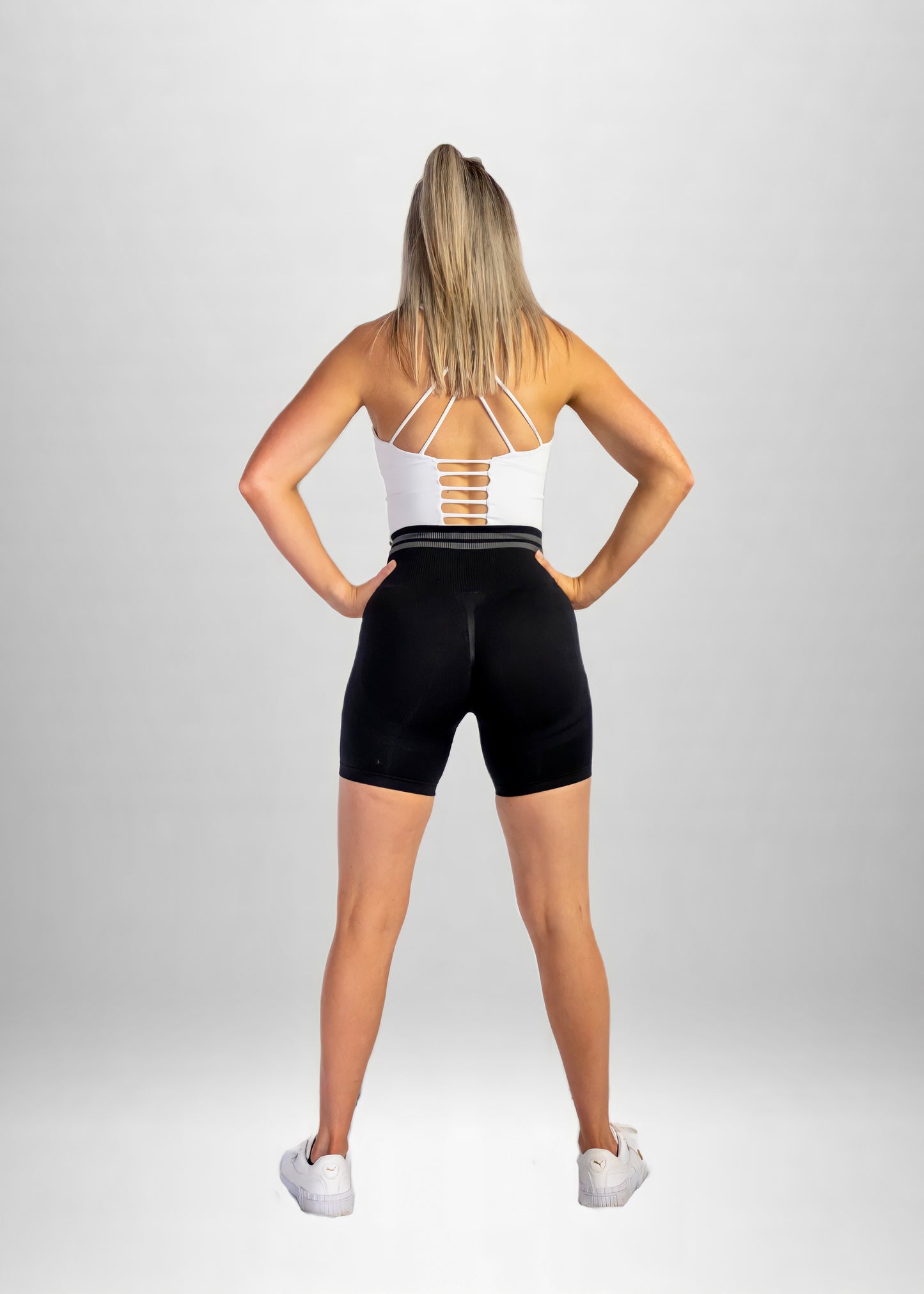 POWER CRUNCH SHORTS in Black