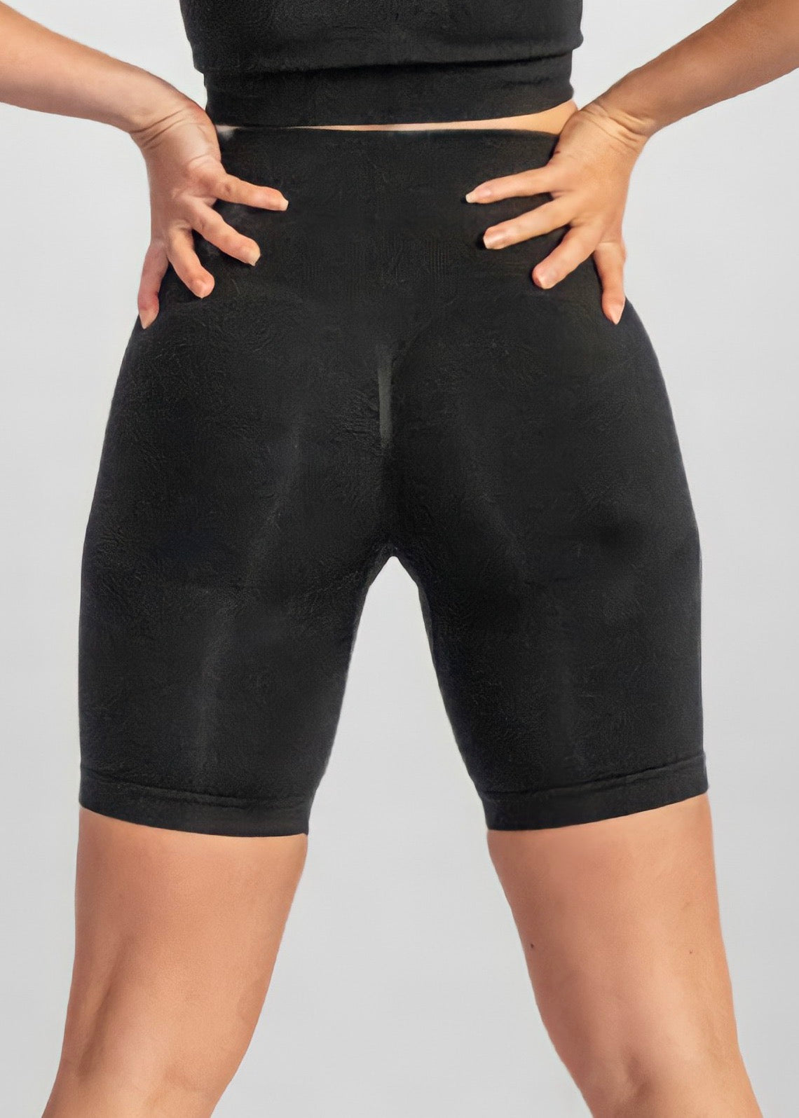 SEAMLESS KNIT CRUNCH BIKE SHORTS in Black